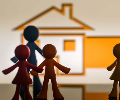 Aucun statut juridique ne reconnaît officiellement le rôle de beau-père ou de belle-mère actuellement en France.